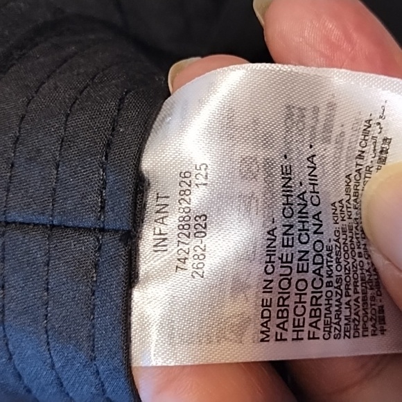 Nike Classic Black Infant Bucket Hat - Picture 5 of 5